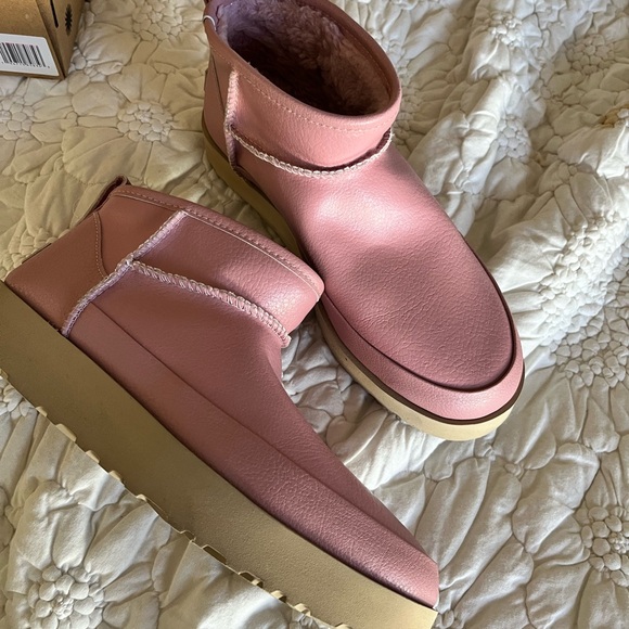 Ugg Classic Sugar Ultra Mini size 9 - Picture 2 of 5